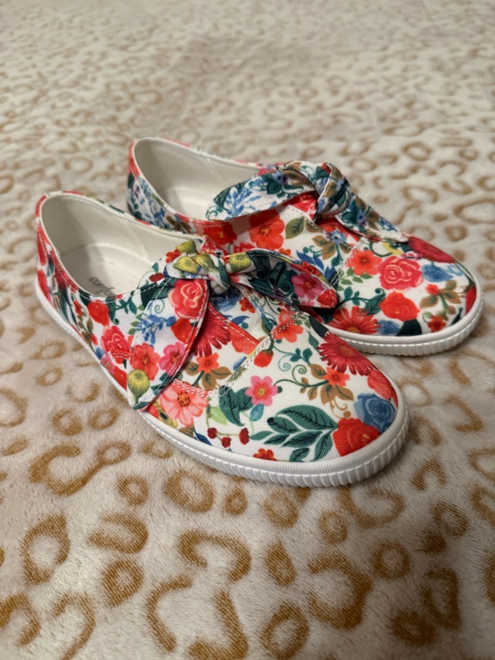 Women’s  Floral Bow Slip-On Shoes - Multi-color, White.